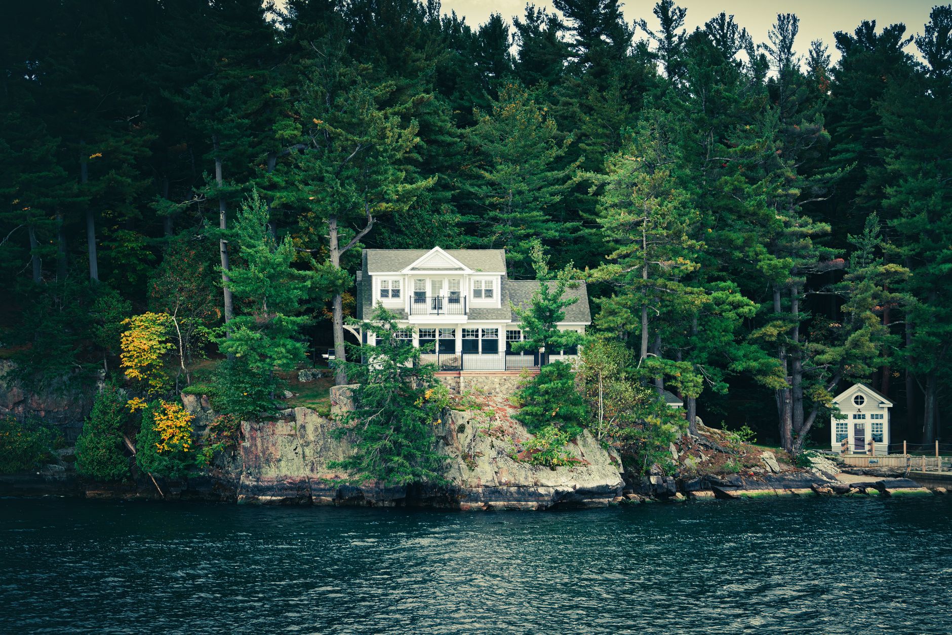 Kelowna real estate lakefront home